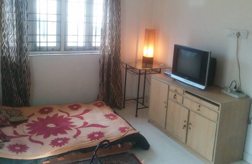 Kolkata Apartment | Full 1 BHK apartment near Deshapriya Park - Free Wifi