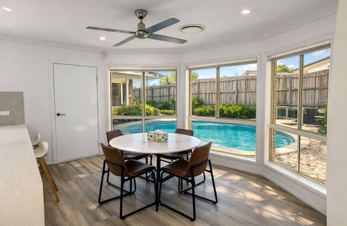 Mansfield House | Fully AC 3-bedroom apartment with swimming pool and 3 parking spaces
