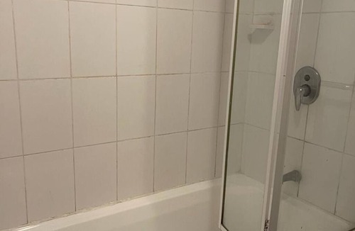 Guildford Apartment | Fully furnished 1 bedroom with shared bathroom with 1 person.