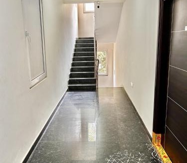 Madhapur Apartment | Fully Furnished Mee Homes 2BHK Family Stay with Kitchen & Balcony