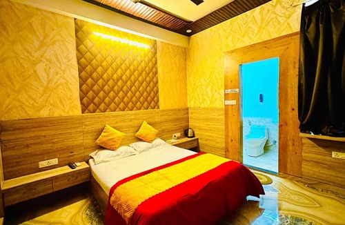 Jaipur Hotel | Fully Furnished - Netflix, Rain Shower, Peace-103