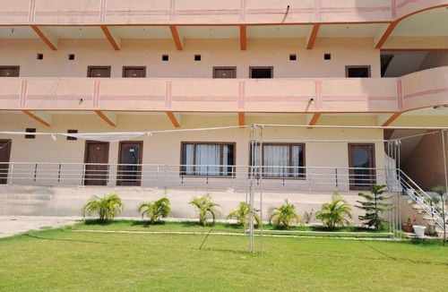 Varanasi Hotel | Ganga Vatika Banquets & Guest House