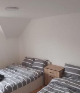 Tirgu Mures Apartment | Gara mare living-dormitor