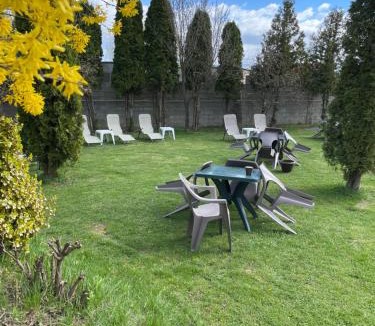 Onesti Hostel | Garden Inn