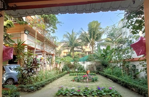Ballygunge Park House | Garden View Room in South Kolkata near Renowned Restaurants and Lakes