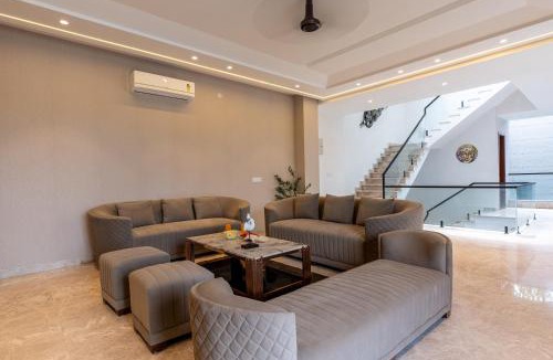 Bandhwari Villa | Gardenia 4-BHK Farmhouse with Private Pool, Game Zone, & Lush Garden