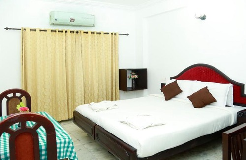 Vadakara Hotel | GAYATHRI HOTELS
