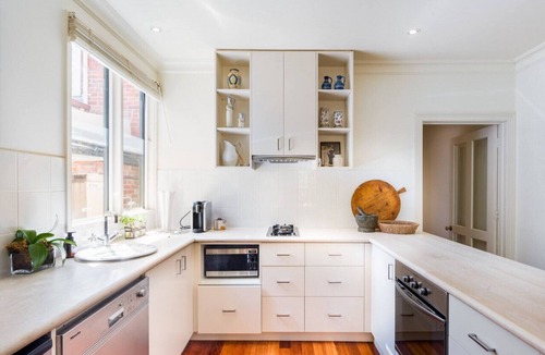 Richmond North House | Get Cozy by the Fire in the Sought-after City Suburbs
