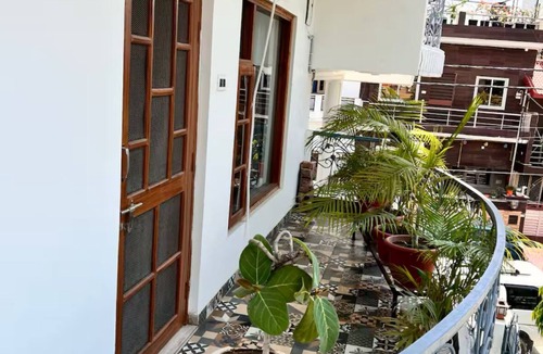 Shivalik Nagar Apartment | Gita Bhawan - Elegant Escape 2-bedroom house in a peaceful locality