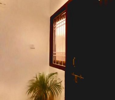 Lake Swaroop Sagar Bed & Breakfast | Gladden Villa