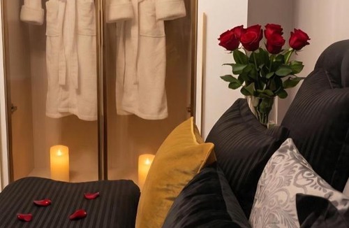 Cluj-Napoca Apartment | GLAMOUR VOX - Romantic Jacuzzi Escape - Cluj-Napoca - Near BT & Cluj Arena