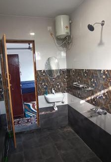 Valparai Bed & Breakfast | Glasshouse Retreat by The Jungle stay groups