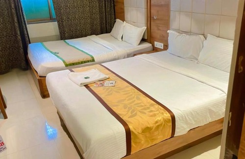 Vile Parle Hotel | Glitz Hotels Jayshree- Next to Mumbai Airport