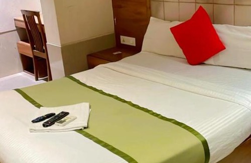 Vile Parle Hotel | Glitz Hotels Regal International - Nr International Airport Mumbai