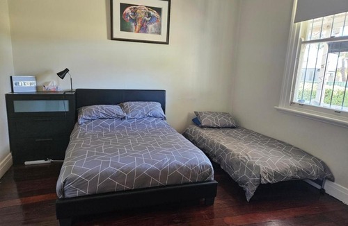 Gosnells House | Globe Trotters Homestay - room in shared private residence
