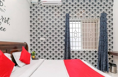 Hebbal Hotel | Glorious Rooms Stay near Hebbal Railway Station