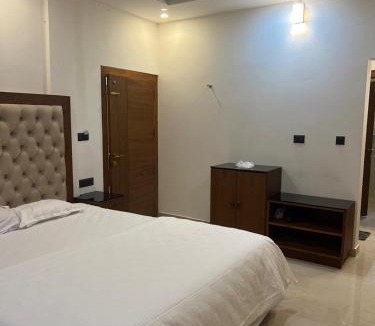 Chithirapuram Bed & Breakfast | GMG Gardens Homestay Munnar