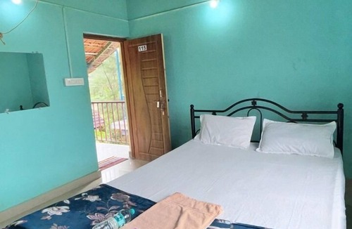 Hireguthi Hotel | Gokarna Stay Raj kencha's