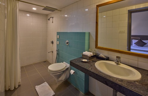 Venkatapura Hotel | Golden Amoon Resort