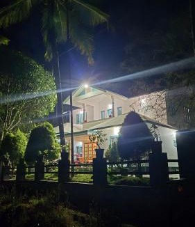Meenangadi House | Golden Finch by J&J