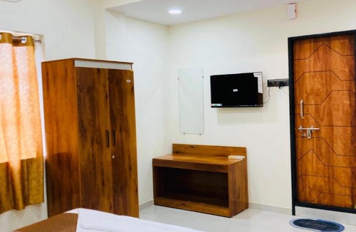 Vijayapura Hotel | Golden Iris Inn