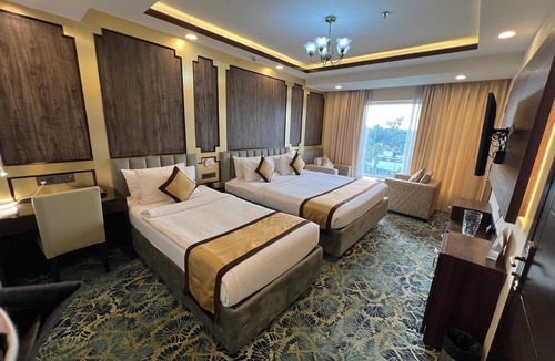 Berhampore Hotel | Golden Retreat