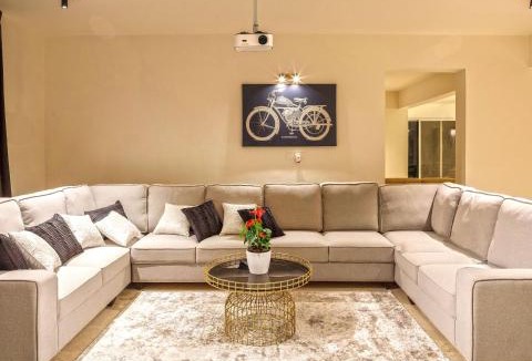 Agara Villa | Golf View Home by StayJade Luxury HugeLawn4BHK