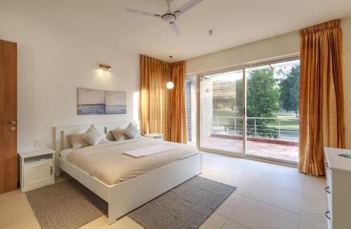 Agara Villa | Golf View Home by StayJade Luxury HugeLawn4BHK