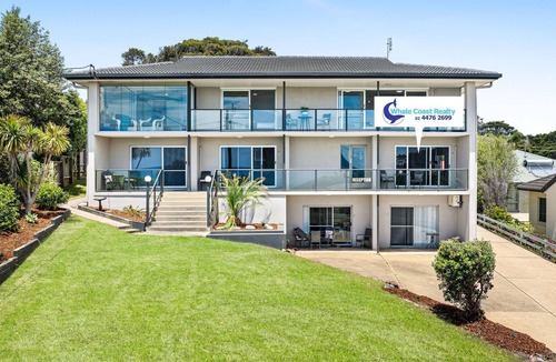 Narooma Apartment | Golfers View Unit 3 - enjoys spectacular views of the ocean and golf course.