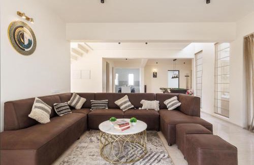 Anekal Villa | Golfing Twins Villa by StayJade 8BHK E-city
