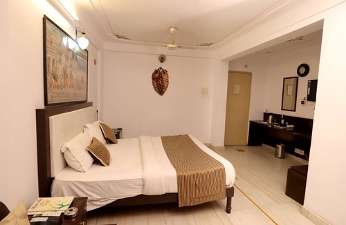 Udaipur City Centre Hotel | Good Hotel in Heart of the City . Best for family and Friends