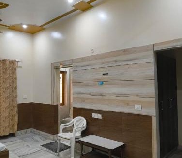 Govardhan Hotel | Gopal Dham