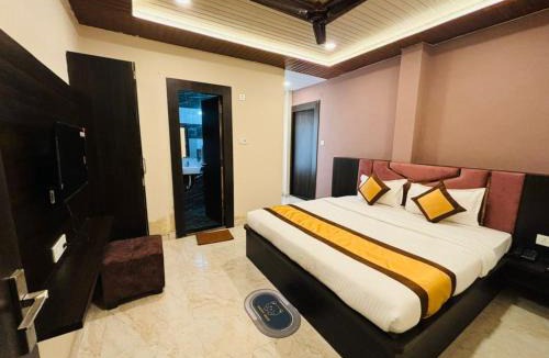 Sarnath Hotel | Goroomgo Hotel Imperial Varanasi - Family Friendly with Luxury Room - Near Kashi Vishwanath Temple and Ganga Ghat - Excellent Customer Service Awarded