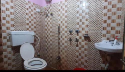 Sector II Hotel | Goroomgo Salt Lake Palace Kolkata - Fully Air Conditioned & Parking Facilities