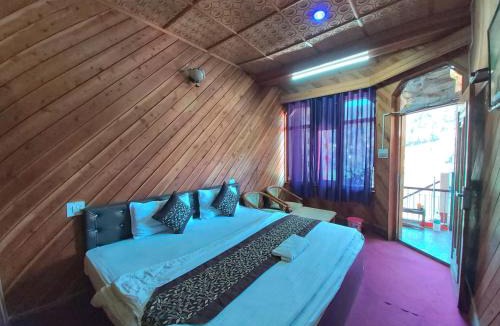 Nainital Hotel | Goroomo Hotel Lake View Mall Road Nainital - Prime Location - Best Selling Hotel