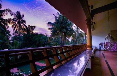 Aryad South House | Graceful Stay near Thumpoly Beach, Alappuzha