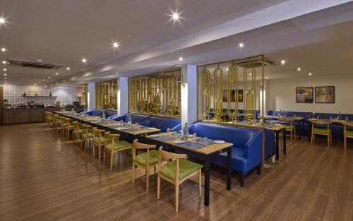Brookefield Hotel | Grand Continent Brookefield - A Sarovar Portico Affiliate Hotel