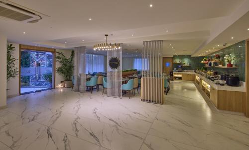 Vyalikaval HBCS Layout Hotel | Grand Continent Hebbal A Sarovar Portico Affiliate Hotel