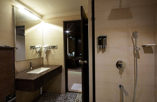 Malleshwaram West Hotel | Grand Continent Malleshwaram A Sarovar Portico Affiliate Hotel