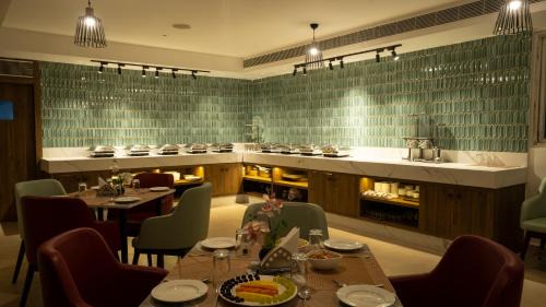 Secunderabad Hotel | Grand Continent Secunderabad A Sarovar Portico Affiliate Hotel