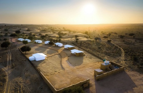 Kanoi RV Rental | Grand Khalifa Luxury Camp