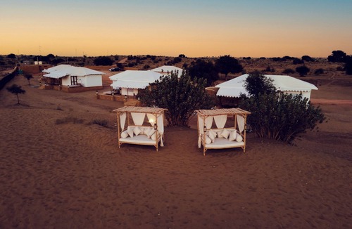Kanoi RV Rental | Grand Khalifa Luxury Camp