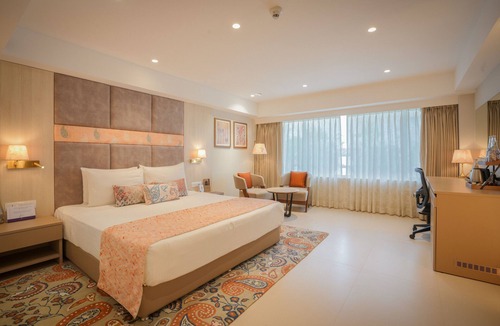 Sayajiganj Hotel | Grand Mercure Vadodara Surya Palace Hotel