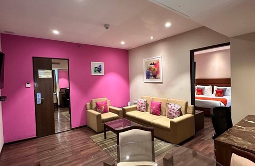 Sayajiganj Hotel | Grand Mercure Vadodara Surya Palace Hotel