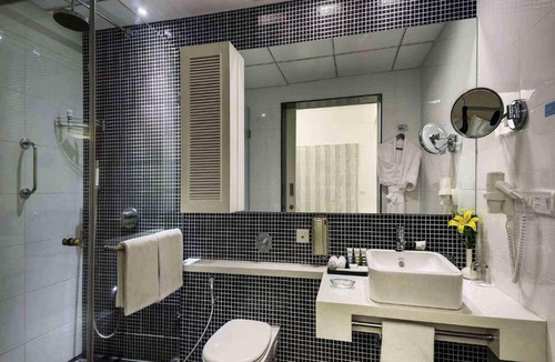 Sayajiganj Hotel | Grand Mercure Vadodara Surya Palace