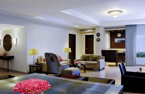 Sayajiganj Hotel | Grand Mercure Vadodara Surya Palace