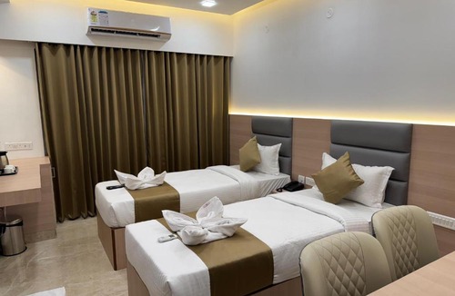 Thousand Lights Hotel | Grand Silver