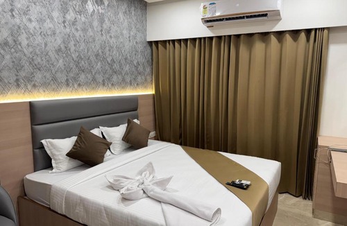 Thousand Lights Hotel | Grand Silver