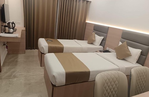 Thousand Lights Hotel | Grand Silver