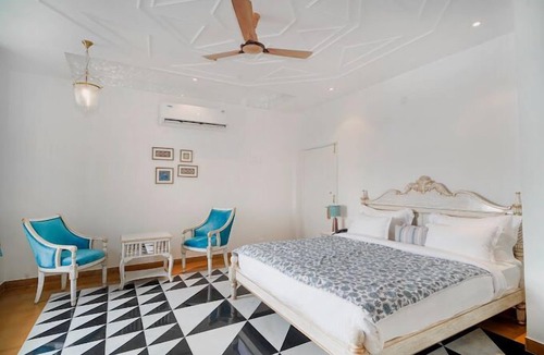 Lake Swaroop Sagar Hotel | Grandrosse Boutique - Lake Facing Hotel